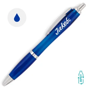 Penna a sfera in RPET disponibile in vari colori con meccanismo a scatto e refill blu