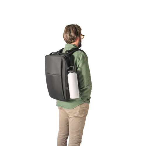 Zaino porta pc da 17,3" e tablet da 10,1" in RPET poliestere riciclato con finitura idrorepellente e cinghia per trolley
