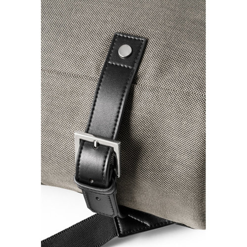 Zaino porta pc Branve da 15.6" in tessuto e similpelle con cinturini regolabili sui lati e impugnatura rinforzata