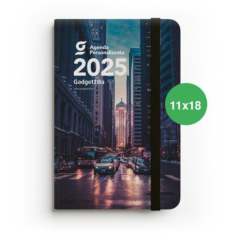 Agenda con copertina rigida 11x18 e grafica completamente personalizzabile. Possibilità di richiedere anche il progetto grafico