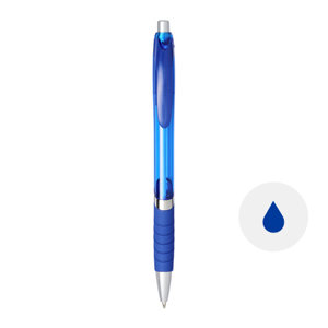 Penna a sfera in plastica semitrasparente disponibile in vari colori con impugnatura in gomma e con meccanismo a scatto e refill blu