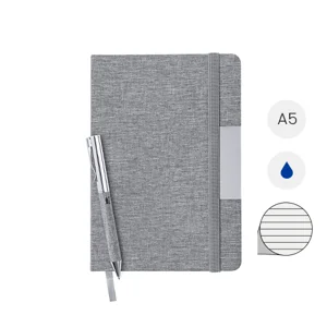 Set block note A5 in RPET fogli a righe elastico in gomma penna a sfera in metallo con rivestimento in poliestere RPET e refill blu in scatola regalo