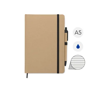 Block note in formato A5 copertina rigida in cartone riciclato pagine a righe con elastico segnapagina e penna refill blu