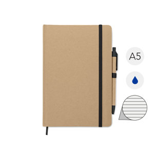 Block note in formato A5 copertina rigida in cartone riciclato pagine a righe con elastico segnapagina e penna refill blu