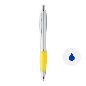 Penna in plastica con corpo argentato ed impugnatura in gomma colorata con meccanismo a scatto e refill blu