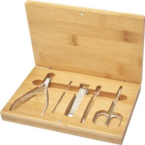 Set per manicure da 5 pezzi in contenitore di bambù