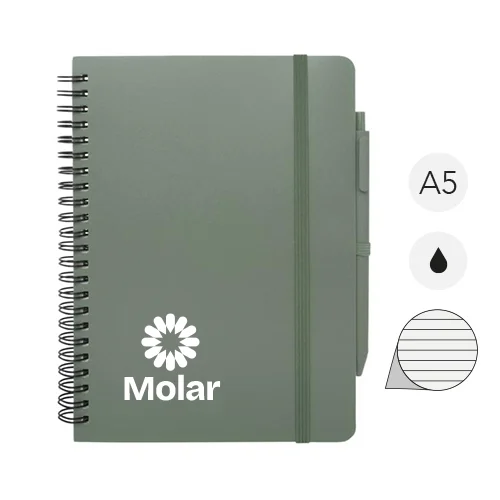 Blocco notes A5 con spirale e pagine a righe e copertina rigida in plastica riciclata e penna a sfera refill nero