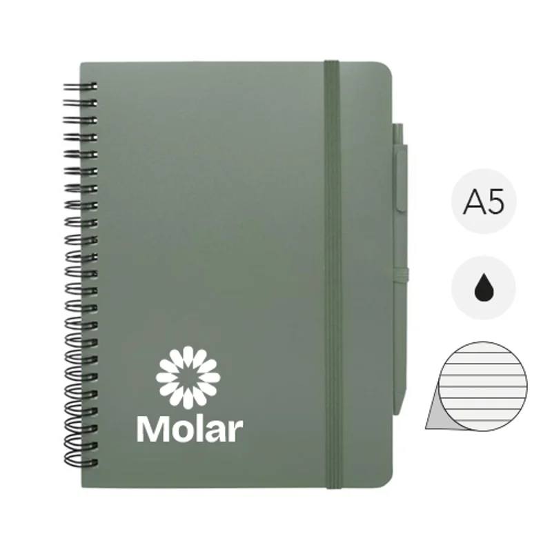 Blocco notes A5 con spirale e pagine a righe e copertina rigida in plastica riciclata e penna a sfera refill nero