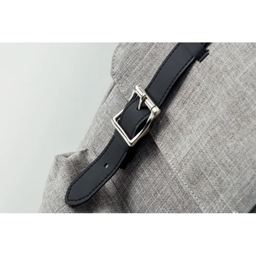 Zaino porta pc da 15'' in poliestere 600D con chiusura a calamita e cavo per ricarica USB