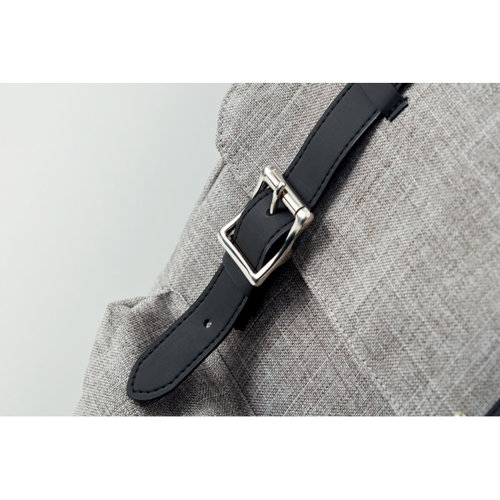 Zaino porta pc da 15'' in poliestere 600D con chiusura a calamita e cavo per ricarica USB