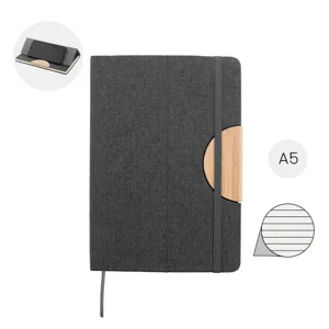 Block notes A5 con copertina in RPET e 80 fogli a righe in carta riciclata con inserto in bambù portacellulare