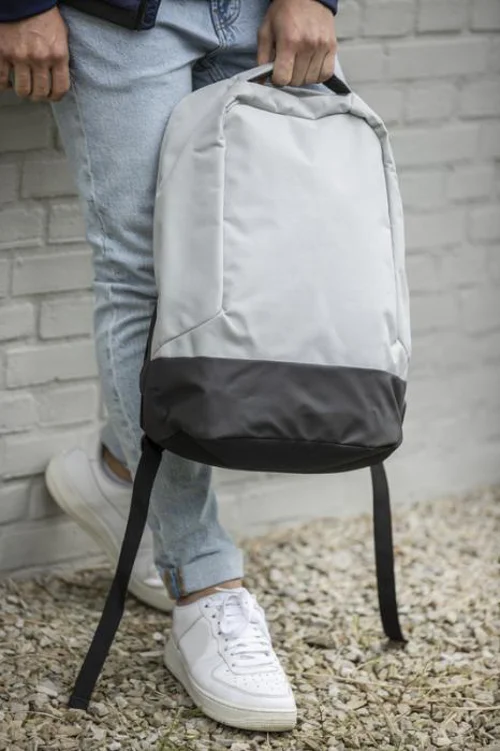 Zaino antifurto da 15'' in RPET con protezione RFID e porta USB