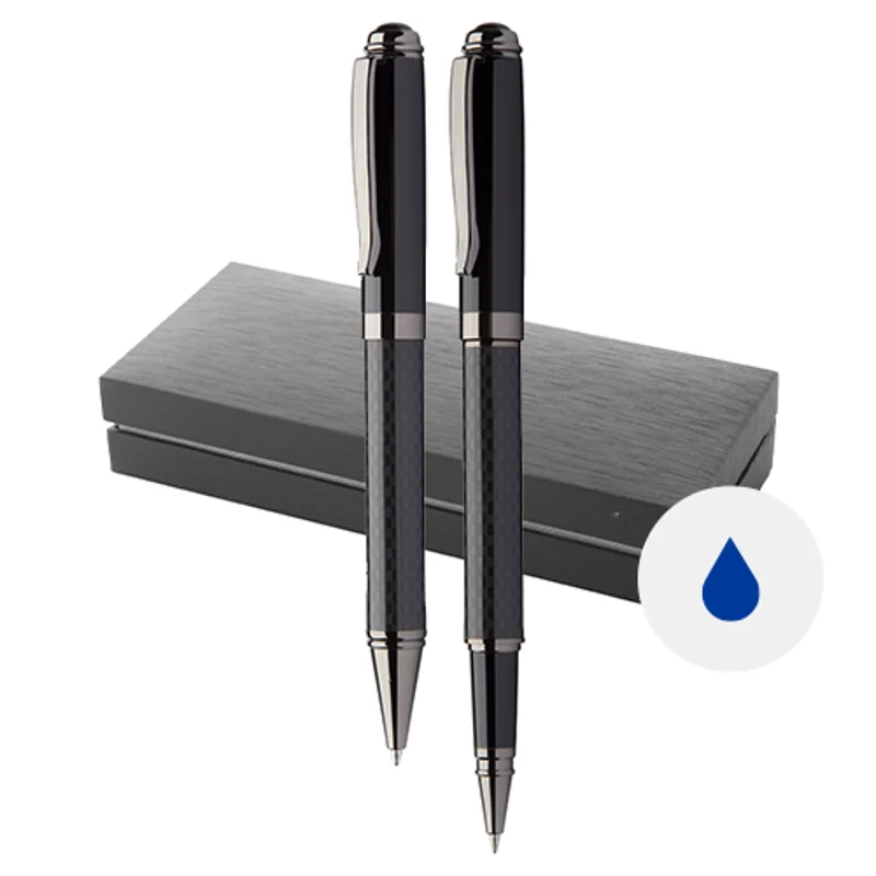 Set con penna a sfera con meccanismo a rotazione e penna roller in metallo con fusto in carbonio in scatola regalo e refill blu