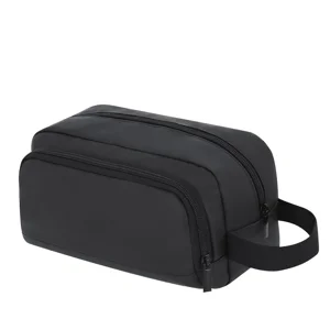Beauty Case in morbido PU con chiusure a zip e tiranti metallici