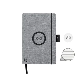 Block notes A5 con copertina in RPET e caricabatterie wireless sul fronte e 80 fogli a righe