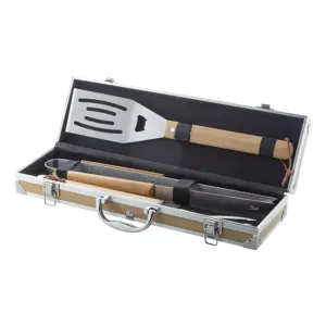Set di utensili per il barbecue in acciaio inox e bambù