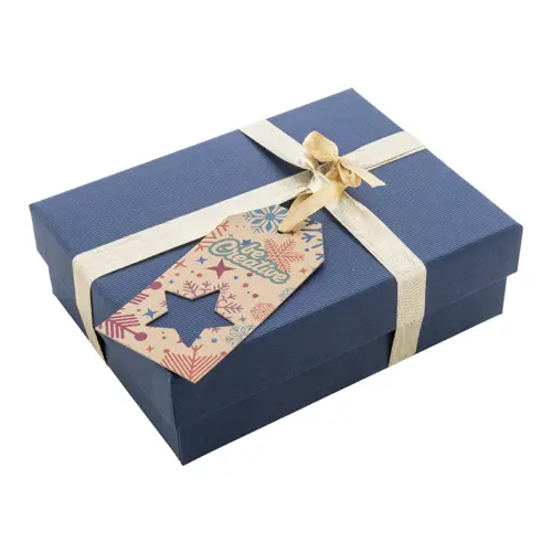 Etichetta natalizia personalizzata in carta kraft e nastro dorato