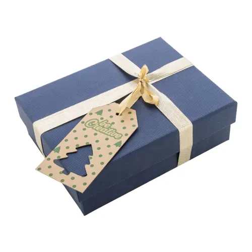 Etichetta natalizia personalizzata in carta kraft e nastro dorato