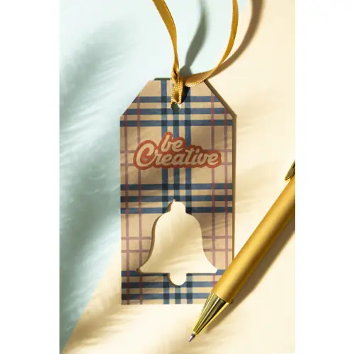 Etichetta natalizia personalizzata in carta kraft e nastro dorato