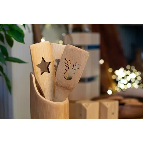 Cucchiaio in bambù con intaglio natalizio