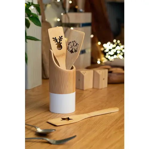Cucchiaio in bambù con intaglio natalizio