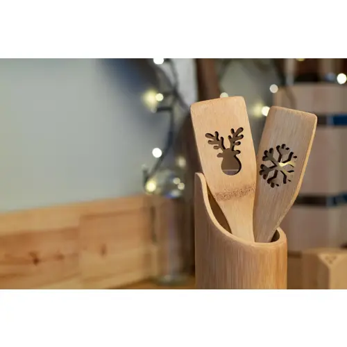 Cucchiaio in bambù con intaglio natalizio