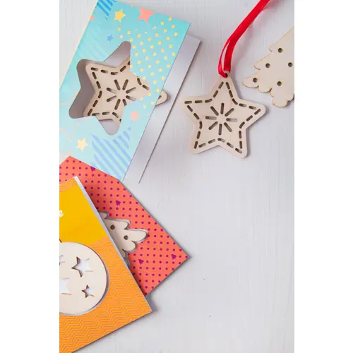 Biglietto di auguri Natalizio con decorazione per alberto di natale