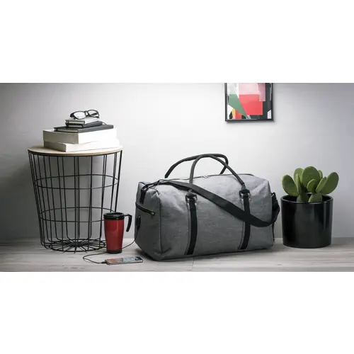 Borsone sportivo in poliestere con tracolla e porta USB integrata per power bank 50x30x29cm