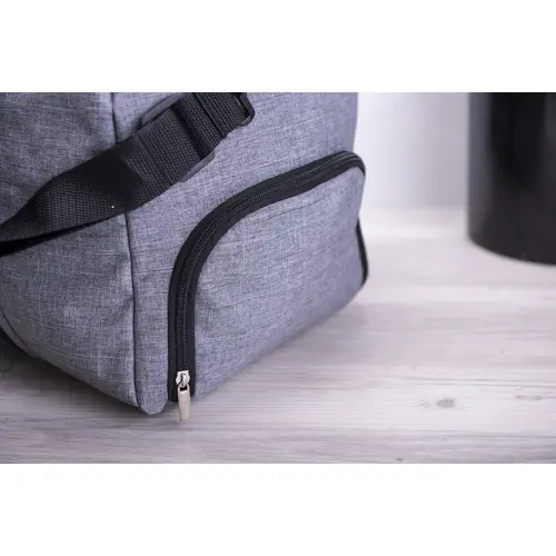 Borsone sportivo in poliestere con tracolla e porta USB integrata per power bank 50x30x29cm