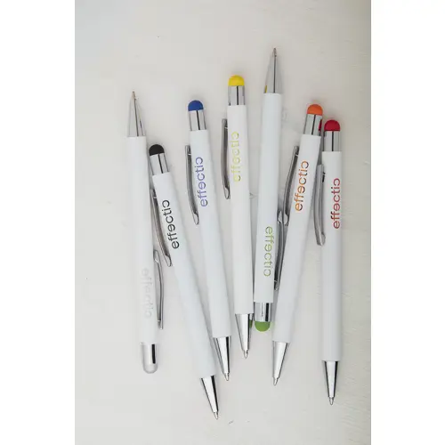 Penna a sfera in alluminio con rivestimento in gomma per incisione colorata in coordinato con la punta touch e refill blu