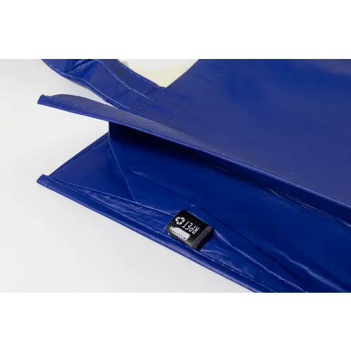 Shopper in RPET a soffietto con finitura laminata in diverse colorazioni con mainici lunghi da 105gr 42x35x15cm