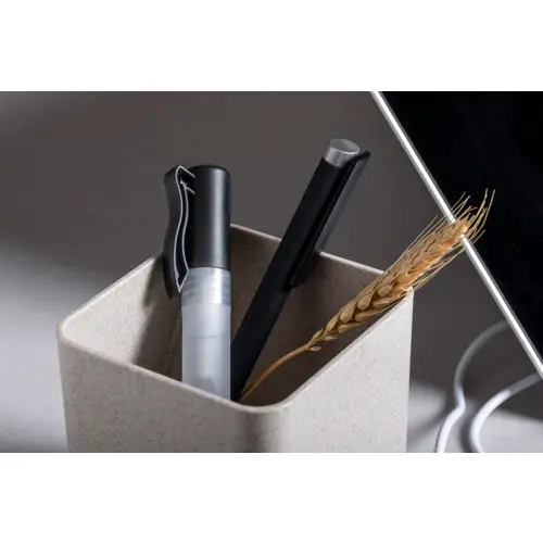 Portapenne in plastica ecologica con porta cellulare, caricabatterie wireless