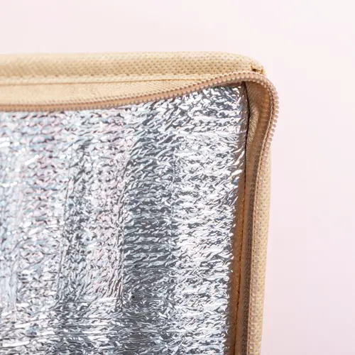 Borsa termica in carta riciclata per 6 lattine con imbottitura in alluminio 21×15×15cm