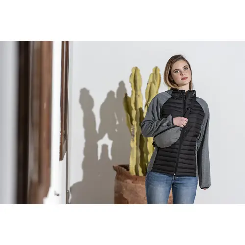 Marsupio in RPET con chiusura zip e cintura regolabile 270x150mm