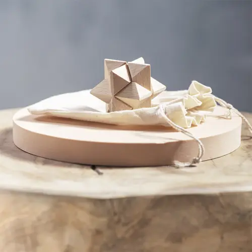Gioco di abilità in legno in custodia di cotone