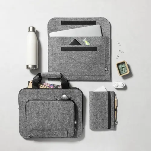 Custodia porta pc da 15" in feltro RPET con tasca frontale e chiusura in velcro 37x26cm