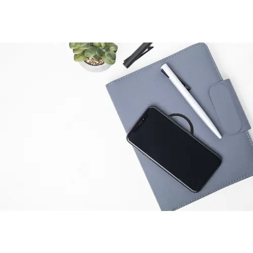 Cartella portadocumenti in RPET con block note A5 da 65 fogli a righe e caricabatterie rapido magnetico wireless 10W