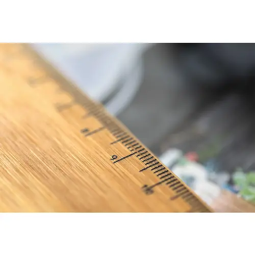 Astuccio in feltro RPET con coperchio in bambù completo di righello portacellulare ed elastico di chiusura