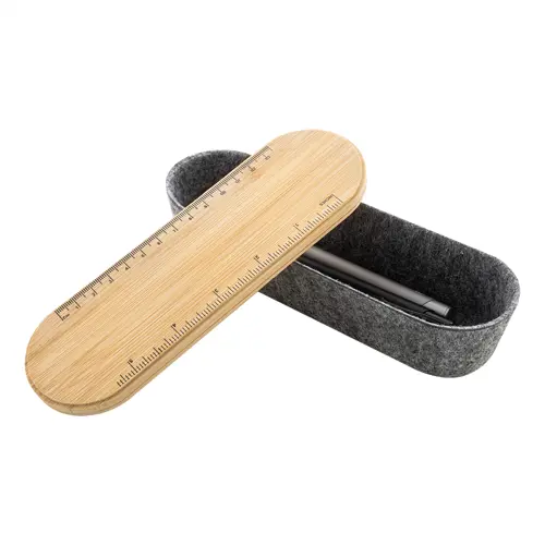 Astuccio in feltro RPET con coperchio in bambù completo di righello portacellulare ed elastico di chiusura