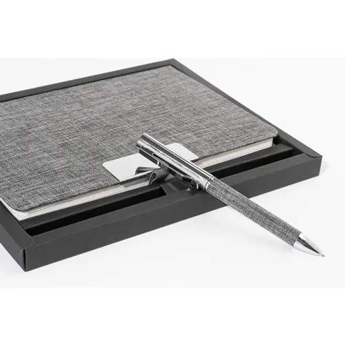 Set block note A5 in RPET fogli a righe elastico in gomma penna a sfera in metallo con rivestimento in poliestere RPET e refill blu in scatola regalo