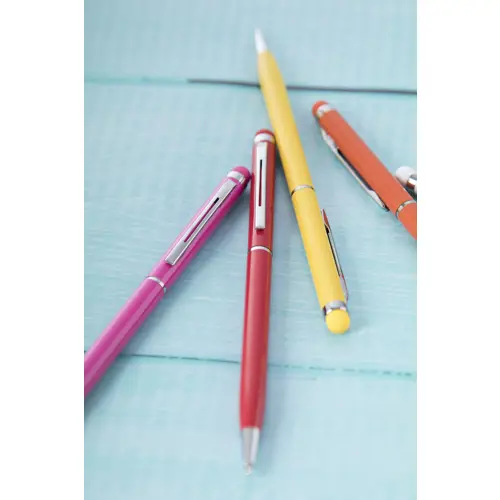 Penna a sfera in alluminio disponibile in vari colori in coordinato con la punta touch e meccanismo a rotazione a refill blu