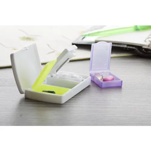 Porta pastiglie in plastica con scomparti e taglia pillole