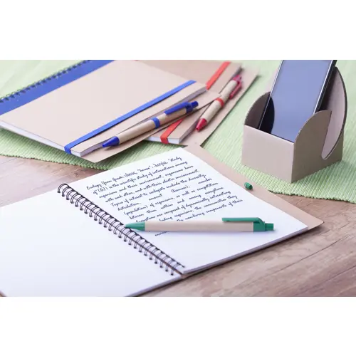 Block notes A5 copertina in carta riciclata e 60 fogli neutri con penna abbinata in refill blu