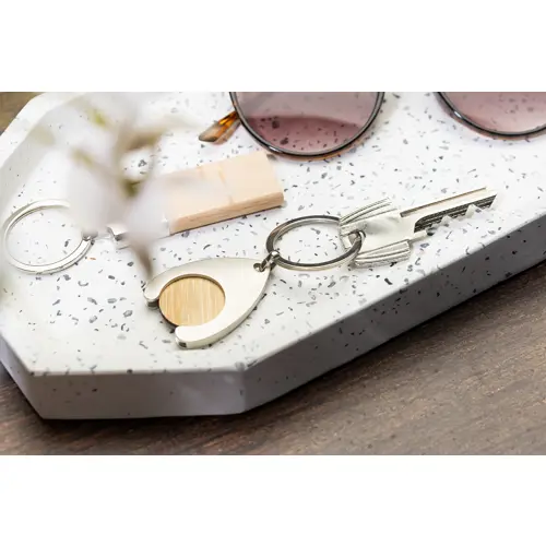 Portachiavi in metallo con gettone per carrello in bambù