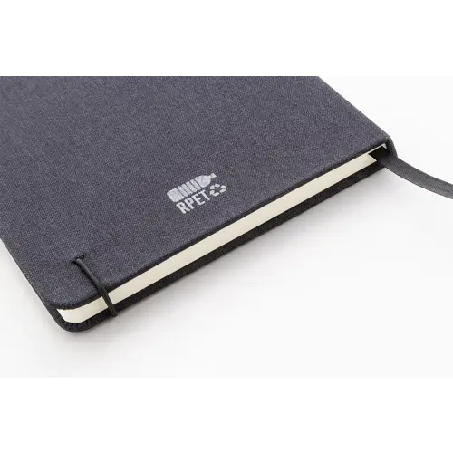 Block notes A5 con copertina in RPET e 80 fogli neutri con segnalibro e portapenna 
