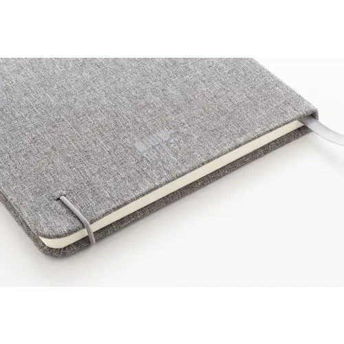 Block notes A5 con copertina in RPET e 80 fogli neutri con segnalibro e portapenna 