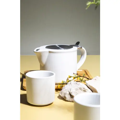 Set da tè in ceramica con finitura opaca composta da teiera e tazza
