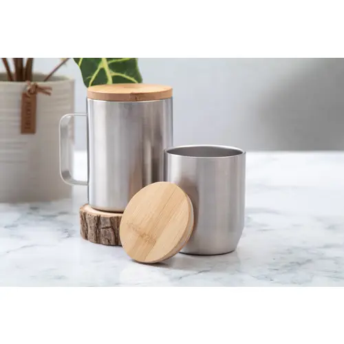 Tazza termica in acciaio inox riciclato con coperchio in bambù da 350ml