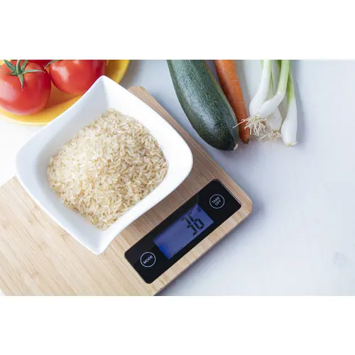 Bilancia da cucina digitale con piattaforma di pesatura in bambù