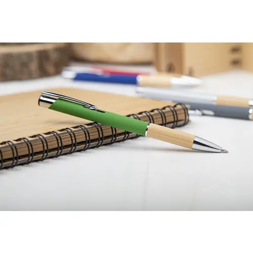 Penna a sfera finitura gommata con impugnatura in bambù per incisione laser a specchio in refill blu